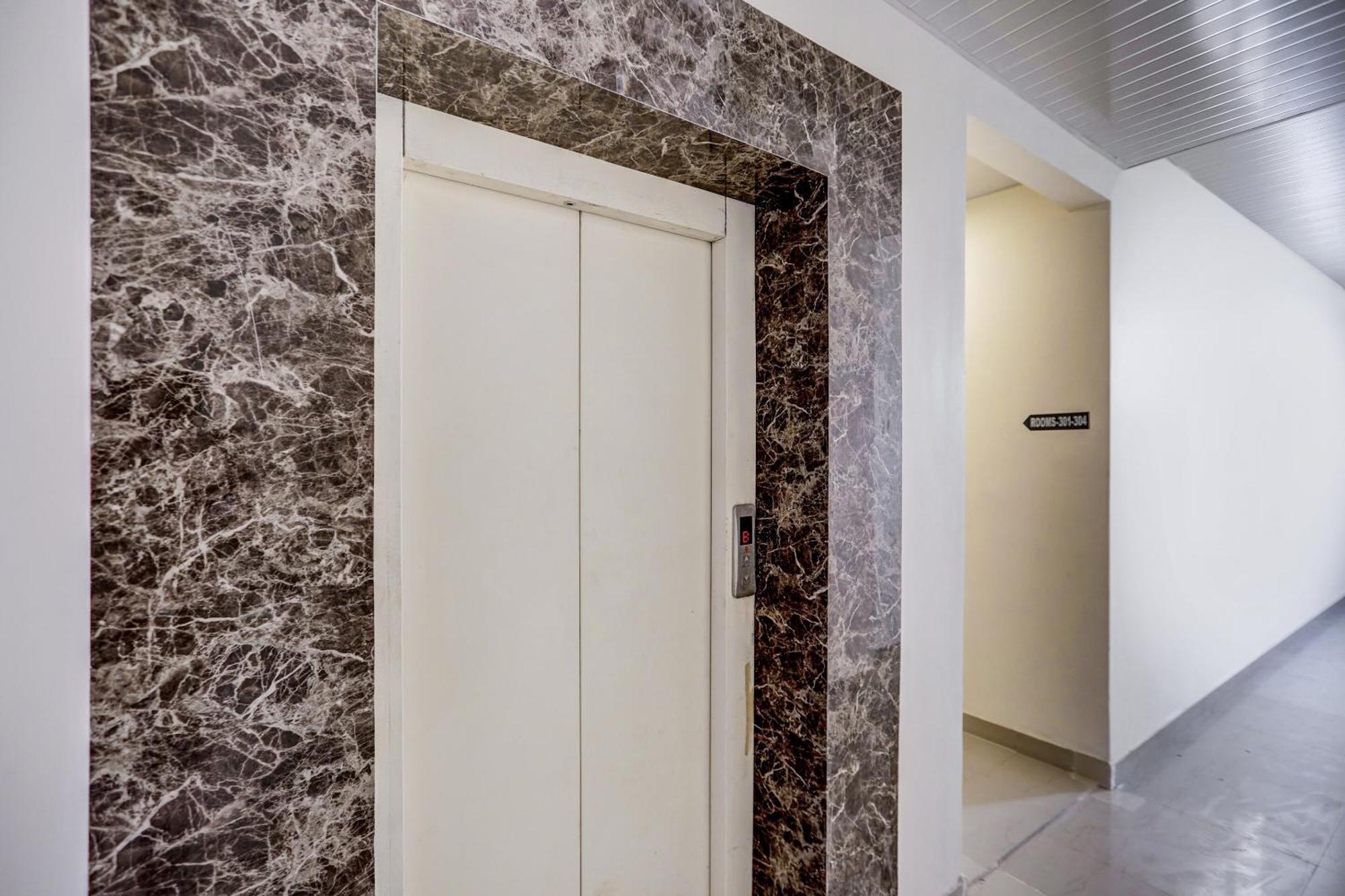 Collection O Sr Inn Awas Vikas Канпур Екстериор снимка